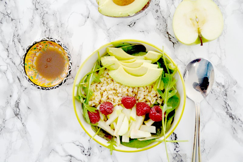 Salade d'automne au blé et à l'avocat