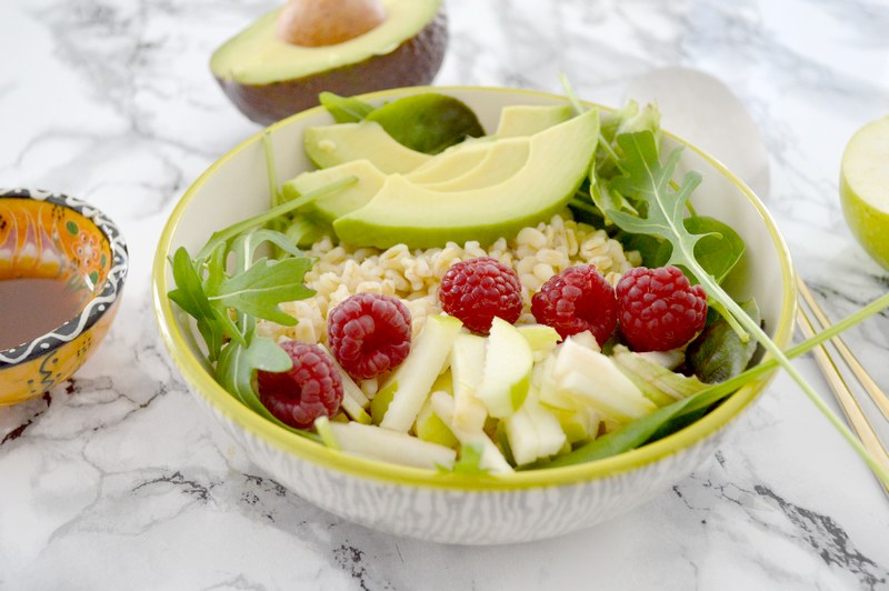 Salade d'automne au blé et à l'avocat